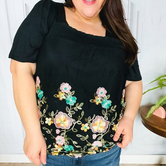 NWT Black Floral Embroidery and Lace Smocked Top - Picture 15 of 15